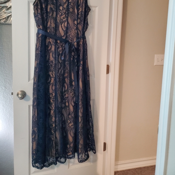Navy and tan lace maxi dress - Picture 2 of 5